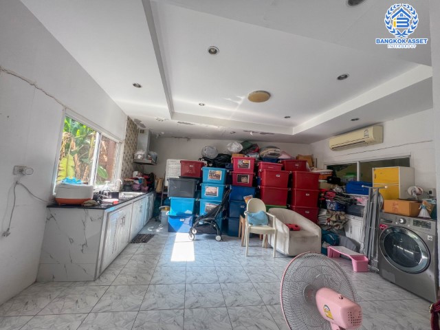 *****บ้านมือสองย่านนนทบุรี ม.วรารมย์ พรีเมี่ยม วัชรพล-จตุโชติ หลังมุม เนื้อที่กว้างขวางถึง 168.4 ตร.ว. ฟังก์ชัน 4 ห้องนอน 4 ห้องน้ำ 4 ที่จอดรถ ตกแต่งสวย พร้อมเข้าอยู่ บนทำเลเชื่อมต่อ ถ.จตุโชติ, ถ.สุขาภิบาล5, ถ.หทัยราษฎร์ ใกล้รถไฟฟ้าสายสีเขียว "สถานีสายหยุด" และทางด่วน "ฉลองรัช"